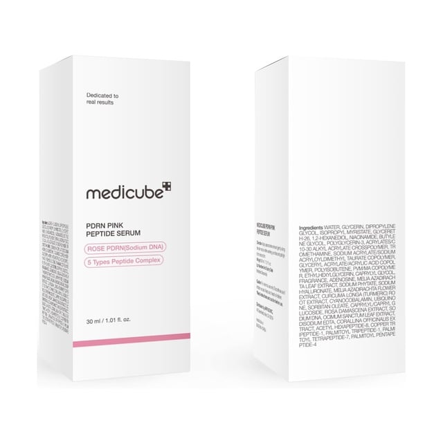 Textura rosa del serum Medicube PDRN aplicada sobre la piel